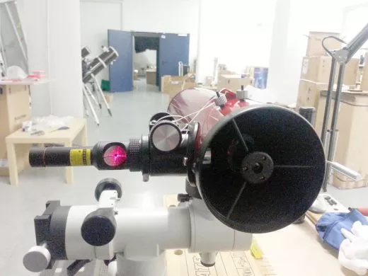 The Skywatcher Heritage-100P 100mm 400mm 4 f/4 Dobson is easy to adjust.