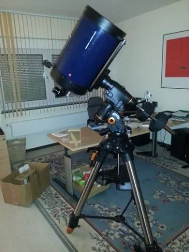 Hier ein Meade 12 Zoll LX200 Tubus, den wir aus der Gabel ausgebaut, mit einer Prismenschiene versehen haben und nun montiert auf der Celestron CGEM DX Montierung.