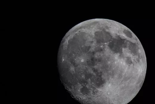 Erste Mondfotos mit Canon Eos 5d Mark II, Skywatcher AZ-EQ6 GT und Skywatcher Explorer-200PDS 200mm/1000mm f/5 8 Newton