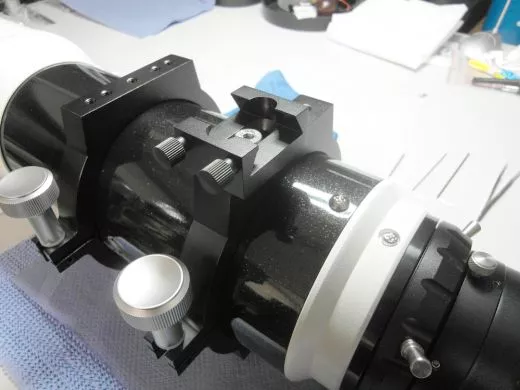 If there is no finder shoe on an eyepiece holder, the finder shoe can also be attached to the tube clamp.