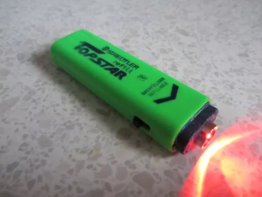 Craft corner: Red light lamp in a highlighter case