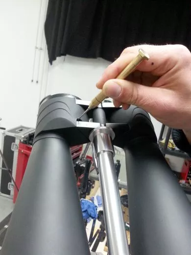 If binoculars are misaligned, they will display double images and be blurry. How we adjust: