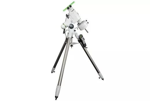 Skywatcher Telescope Explorer-200P 200mm 1000mm f / 5 Newton on HEQ-5 Pro SynScan GoTo Mount