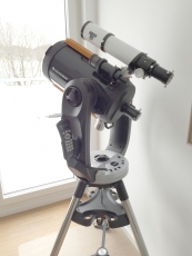 Kleines Teleskop auf ein groes (SC) Teleskop