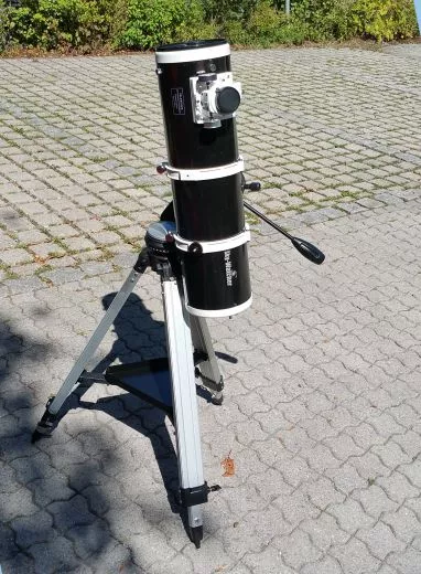 The SkyWatcher Newton Explorer-130PDS comes with the AZ4 mount in the zenith...