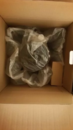 Um ein Teleskop fr den Versand zustzlich sicher zu verpacken, wird eine groe Menge an Luftpolster ntig.