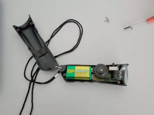Changing the battery in the dual LED red-white light flashlight from SkyWatcher or Celestron:
