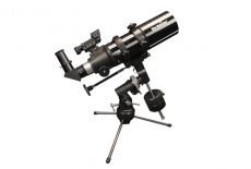 Skywatcher Startravel-80 - 80/400mm Refraktor auf EQ1 Tischstativ
