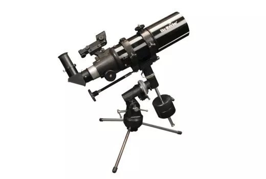 Skywatcher Startravel-80 - 80 / 400mm Refractor on EQ1 table stand