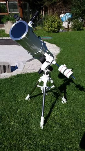 Fr den Glas-Sonnenfilter Astrozap oder Orion fr den Bresser Messier NT-203 Newton muss der Ring um den Tubus abgenommen werden