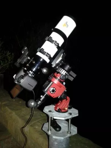 Interessantes Setup mit SkyWatcher Star Adventurer, TS APO 65Q, Canon EOS 700D auf einer Sule:
