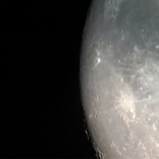 Mond mit iPhone und SkyWatcher 90mm Maksutov