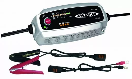 Professional charger for rechargeable batteries with automatic temperature compensation, 12 V / 5A