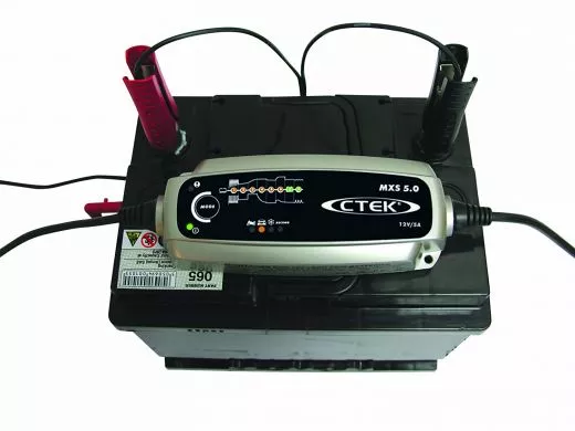 Profi Ladegert fr Akkus / Batterien mit automatischem Temperaturausgleich, 12 V / 5A