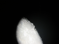 Mondaufnahme mit SkyWatcher Skymax-150 Pro Maksutov Teleskop und Digiklemme