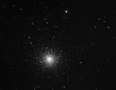 M13-Aufnahme mit Skywatcher Explorer-200PDS Newton Teleskop
