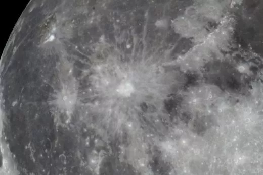 Mondaufnahmen und Erfahrung mit SkyWatcher Skyliner 300PX Flextube SynScan Dobson