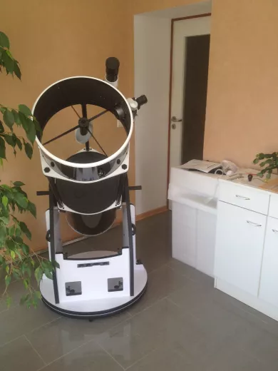 Eindruck der Gre des Skywatcher Skyliner-350P 14 Dobson FlexTube