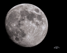 Mond mit SkyWatcher Explorer-200PDS Newton und DSLR