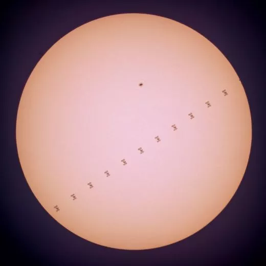 ISS Raumstation vor der Sonne und Mond mit SkyMax 127 Teleskop