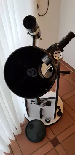 Gebraucht: Teleskop Skywatcher SkyLiner-200P Classic Dobson 203mm 1200mm f/6 Newton und Zubeh�r