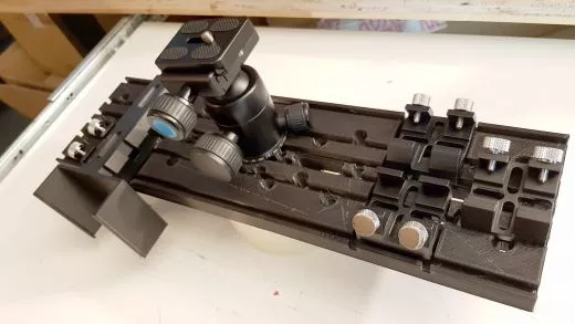 Prototyp einer Universal-Montageplatte zur Befestigung verschiedener Dinge