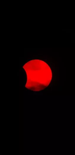 Partiellen Sonnenfinsternis vom 25.10.2022 in H-Alpha durch ein Coronado PST40