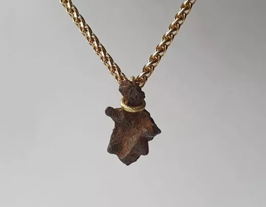 Meteorit Sericho, Stein-Eisen, 750/- Gold.