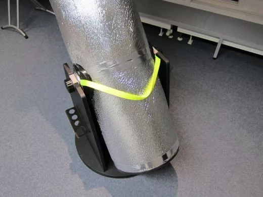 Carrying handle for the large Newton