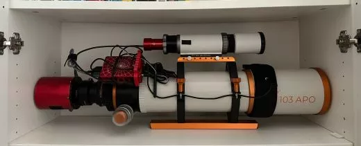Askar 103APO with 0.8x reducer fits into an Ikea Billy shelf