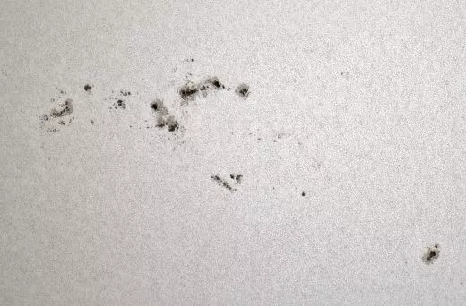 bersicht ber eine Vielzahl von Sonnenflecken am 18. April 2024