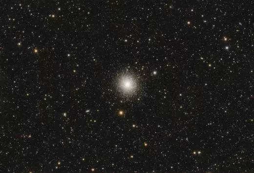 M13 from Teide National Park with the Askar71F (f6.9) on a HEQ5-Pro ​​with Canon EOS 700Da