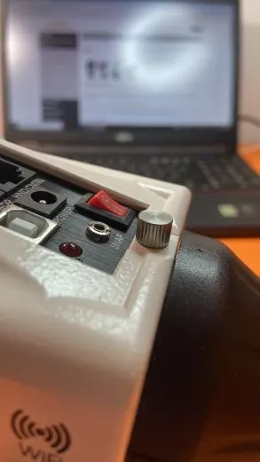 Rndelschraube am Batteriefach des Star Adventurer GTi