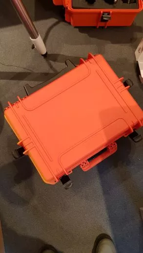 Gebraucht: Hartschalenkoffer mit Wrfelschaum (benutzt), Trolley, orange Innenmae 50x30x15cm