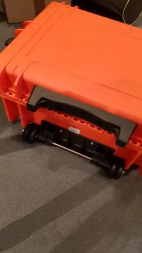 Gebraucht: Hartschalenkoffer mit Wrfelschaum (benutzt), Trolley, orange Innenmae 50x30x15cm