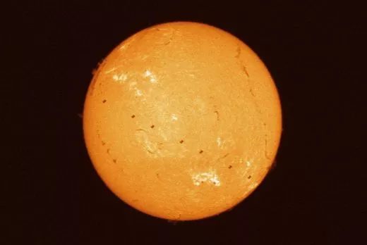 Kurze Erfahrung und Farbaufnahmen mit SkyWatcher Heliostar 76mm H-Alpha Solar Teleskop