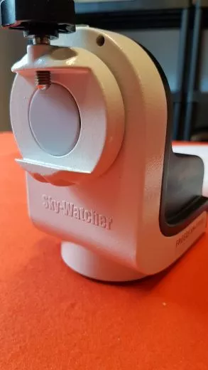 Rückläufer: SKYWATCHER MONTIERUNG AZ-GTI MIT STATIV.