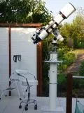 Aufnahme von EXPLORE SCIENTIFIC AR152 und SkyWatcher EQ-6 auf Säule auf Terrasse