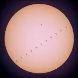 ISS Raumstation vor der Sonne und Mond mit SkyMax 127 Teleskop