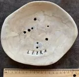 Astro: STERNZEICHEN Porzellan-Schale/Teller von Hand aus Porzellan gefertigt. Jeder Artikel ist einzigartig.