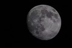 Erste Mondfotos mit Canon Eos 5d Mark II, Skywatcher AZ-EQ6 GT und Skywatcher Explorer-200PDS 200mm/1000mm f/5 8 Newton