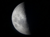 Mond mit Smartphone durch einen Skywatcher Dobson SkyLiner-150P