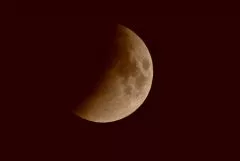 Mond mit Skywatcher Evostar-120 auf N-EQ5 120mm 1000mm f/8,3 Refraktor Teleskop