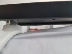 The distance between the prism rail and the carrying handle can be increased using a screw nut.