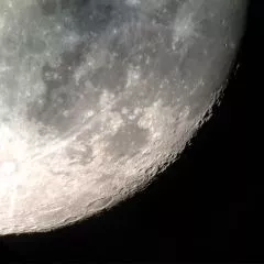 Mond mit iPhone und SkyWatcher 90mm Maksutov