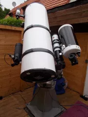 GSIMN12 GSO 12 f/4 Imaging Newton, ffnung 303 mm / Brennweite 1212 mm auf sehr stabiler Montierung.