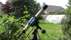 Alter Refraktor auf EQ-2 Montierung mit Rohrschellen
