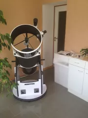 Eindruck der Gre des Skywatcher Skyliner-350P 14 Dobson FlexTube
