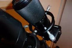 Kamerahalterung um eine DSLR mit Objektiv auf Rohrschelle von einem Teleskop zu montieren