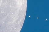 ISS Raumstation vor der Sonne und Mond mit SkyMax 127 Teleskop